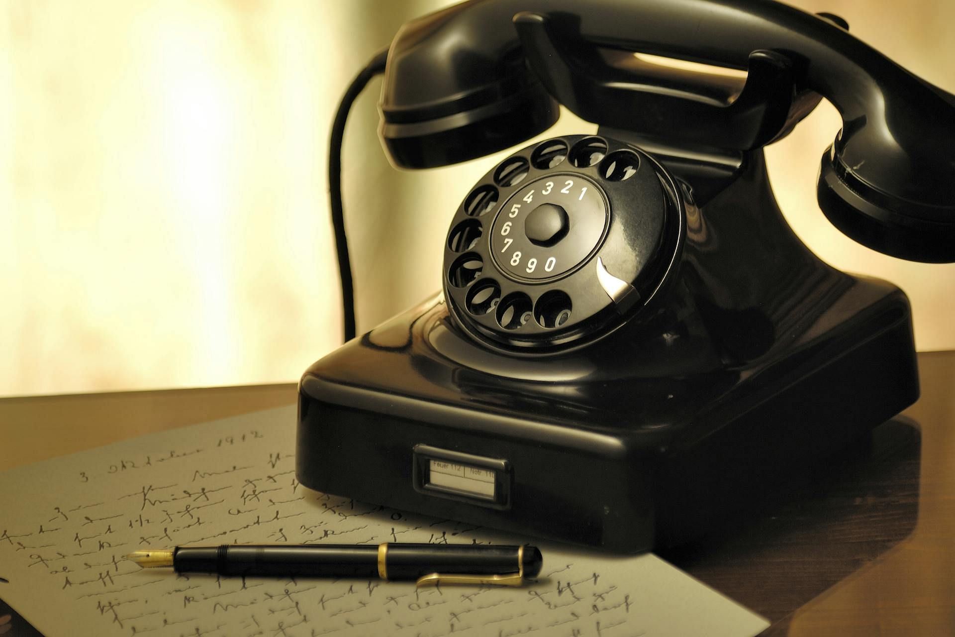 During a phone conversation with Cynthia Barajas, Diane mentioned a man wanting to buy her house (Image via Pexels)